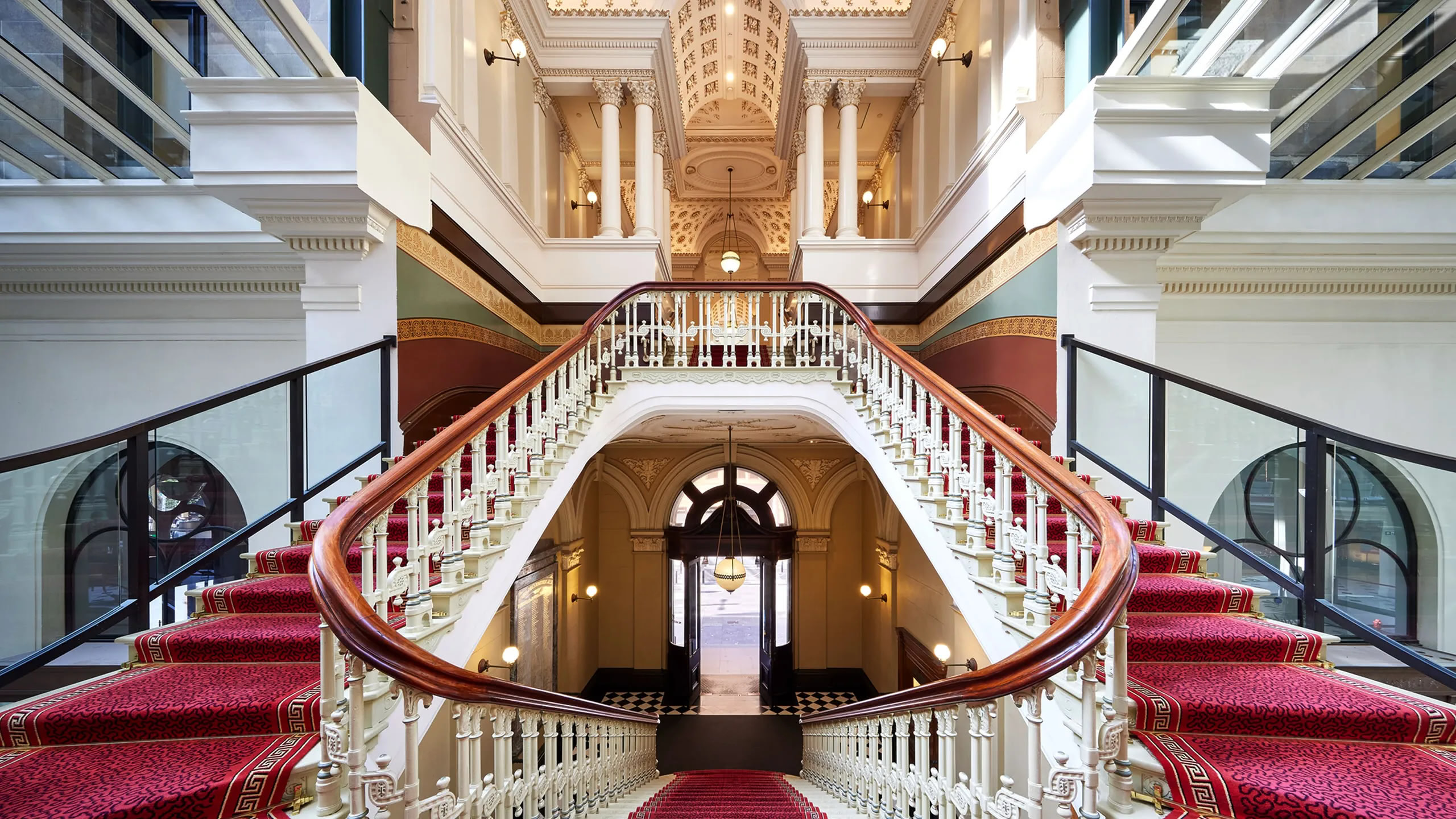 Fullerton-hotel-sydney-grand-staircase.jpeg